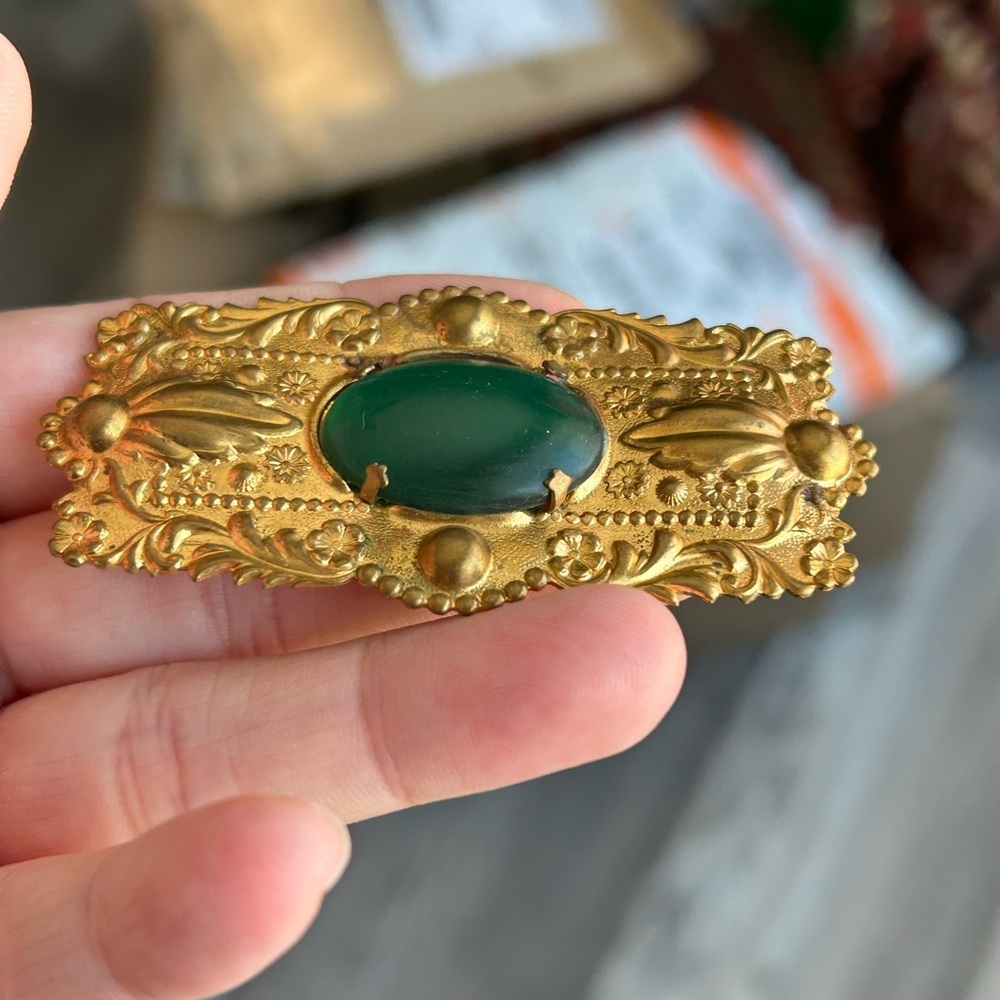 Egyptian gold ornate vintage 1940’s brooch - Picture 4 of 9